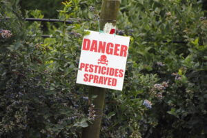 toxins in sticky plants